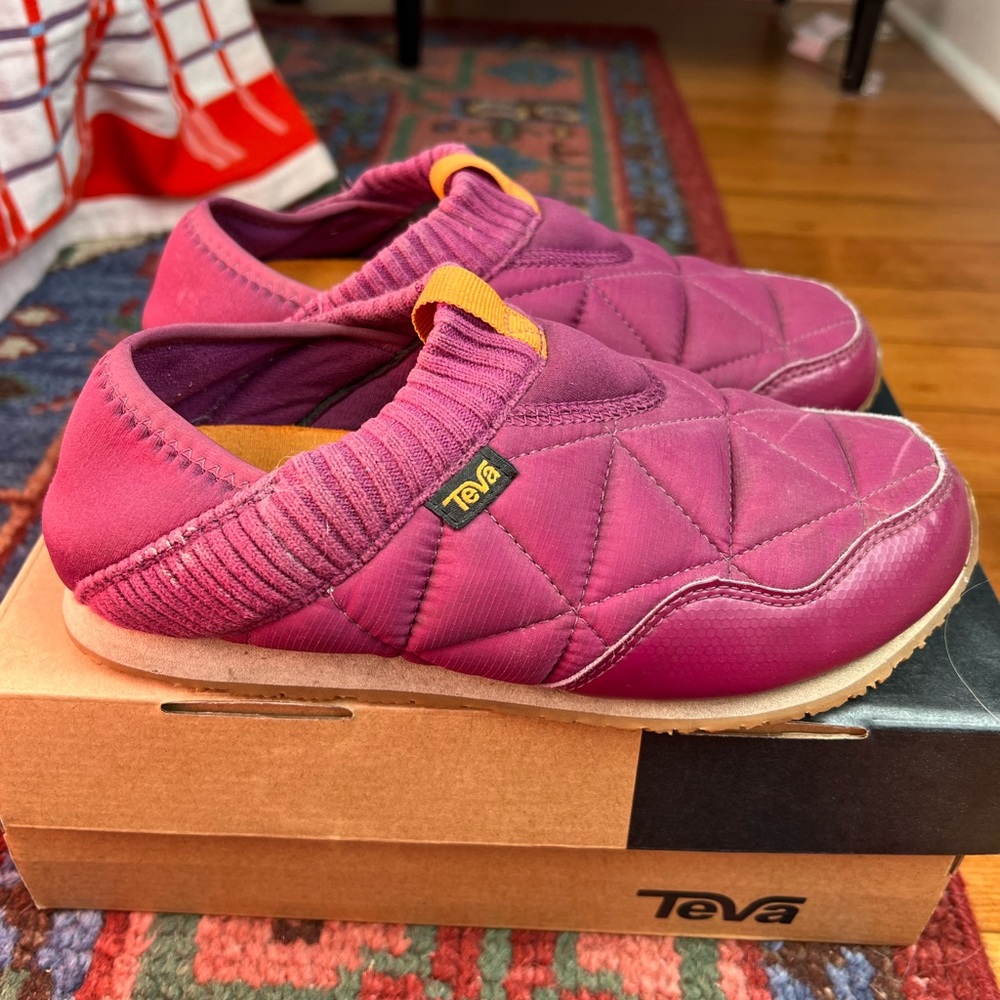 Teva Women’s Ember Moc Shoes – AMARANTH size 7